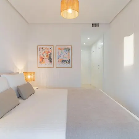Apt. With Terrace And Sea Views Estepona