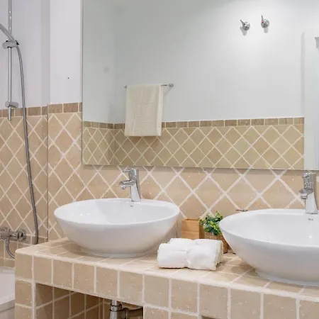 Apt. With Terrace And Sea Views Estepona